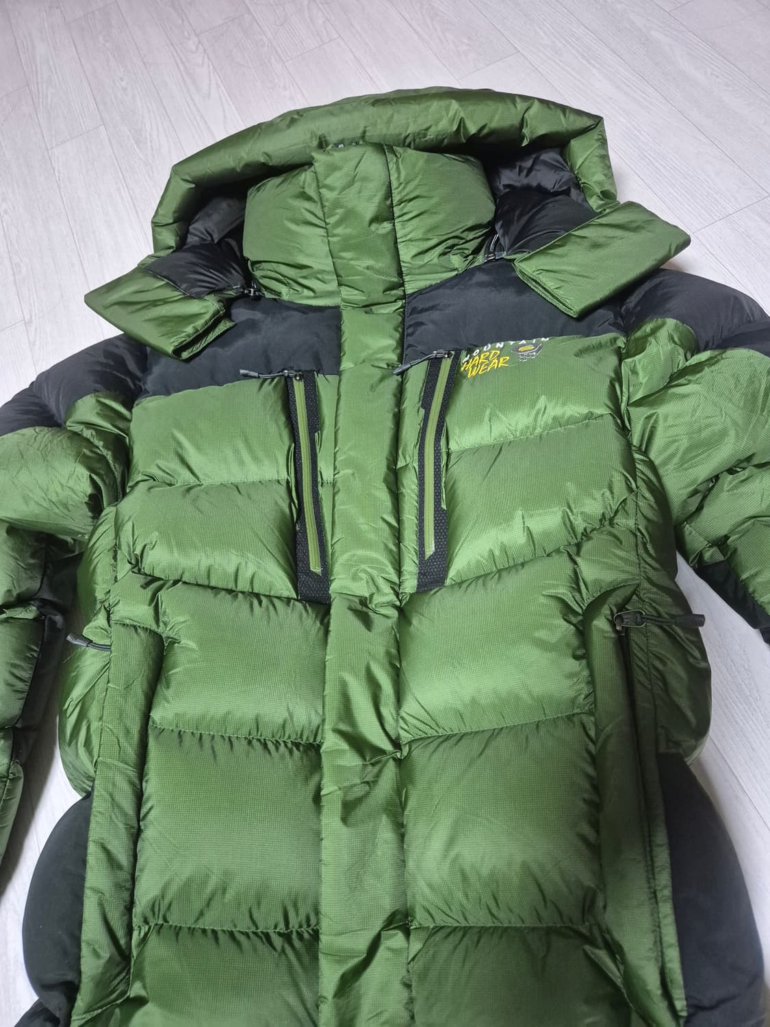 마운틴하드웨어 필파워800구스다운 카키그린 M 사이즈 세상품 상품이미지1