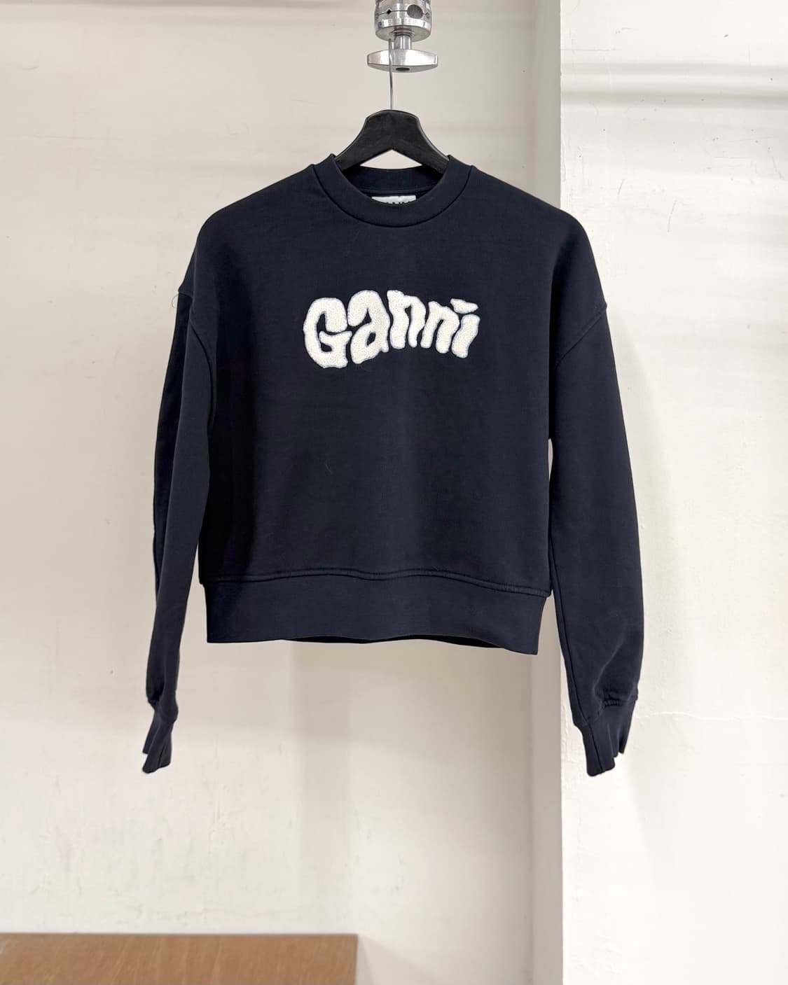 가니 네이비 화이트 부클 로고 스웻셔츠 상품이미지1