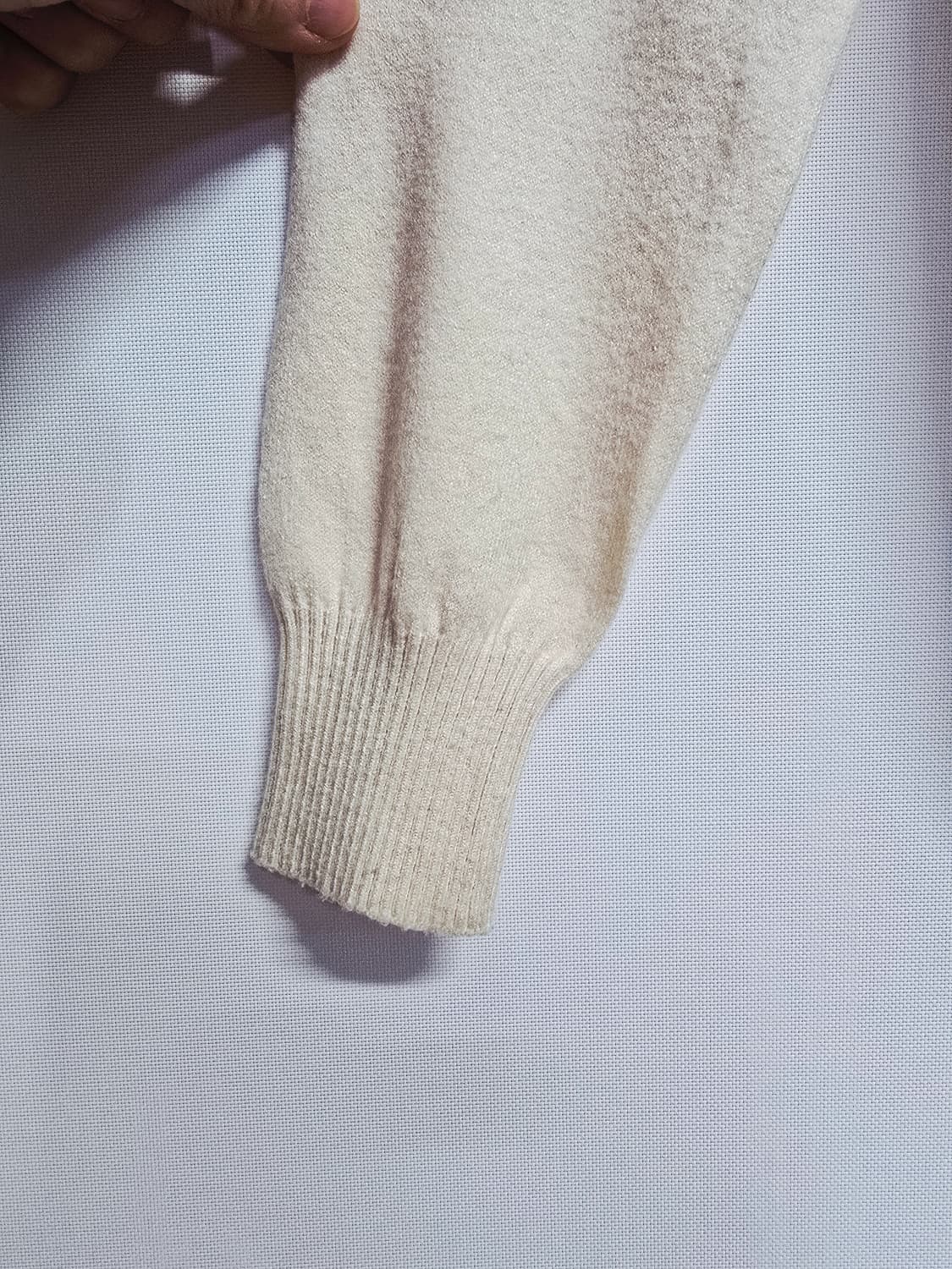 안나수이 아이보리 로고 엠보 니트 상품이미지4