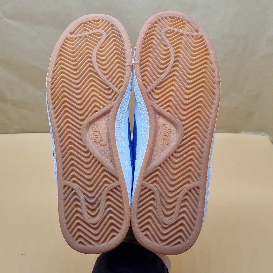 나이키 코트 로얄 흰파빨 여성스니커즈235  상품이미지3