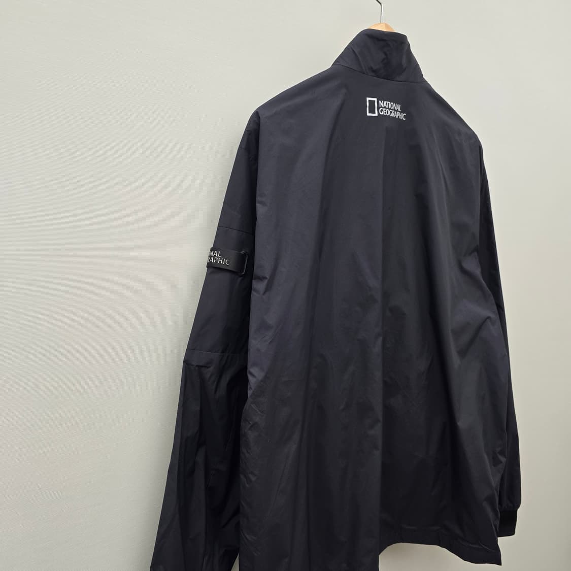 내셔널지오그래픽 바람막이 블랙 상품이미지6