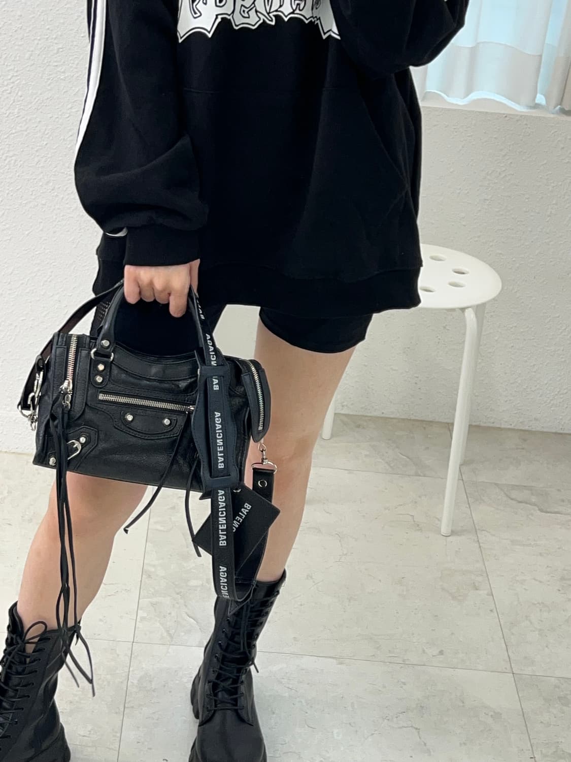 [A+급 정품] 발렌시아가 로고스트랩 시티 모터백 미니 상품이미지9