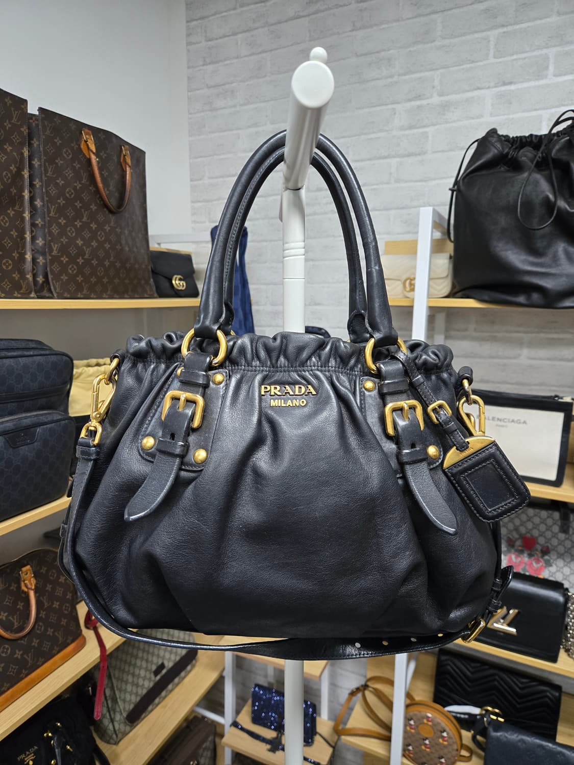 [특가][정품]프라다 가죽 숄더백 상품이미지1