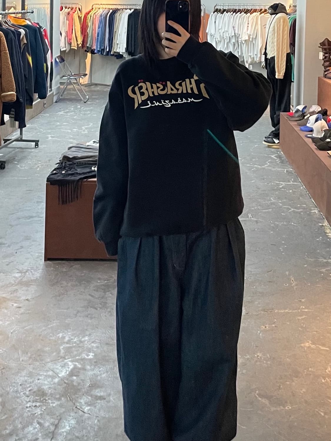 트레셔 빅로고 라운드넥 맨투맨 H1064 상품이미지1