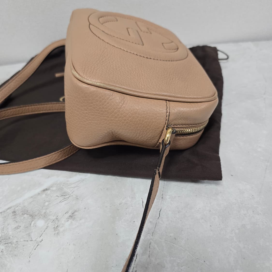 구찌 소호 디스코 크로스백 판매 상품이미지7