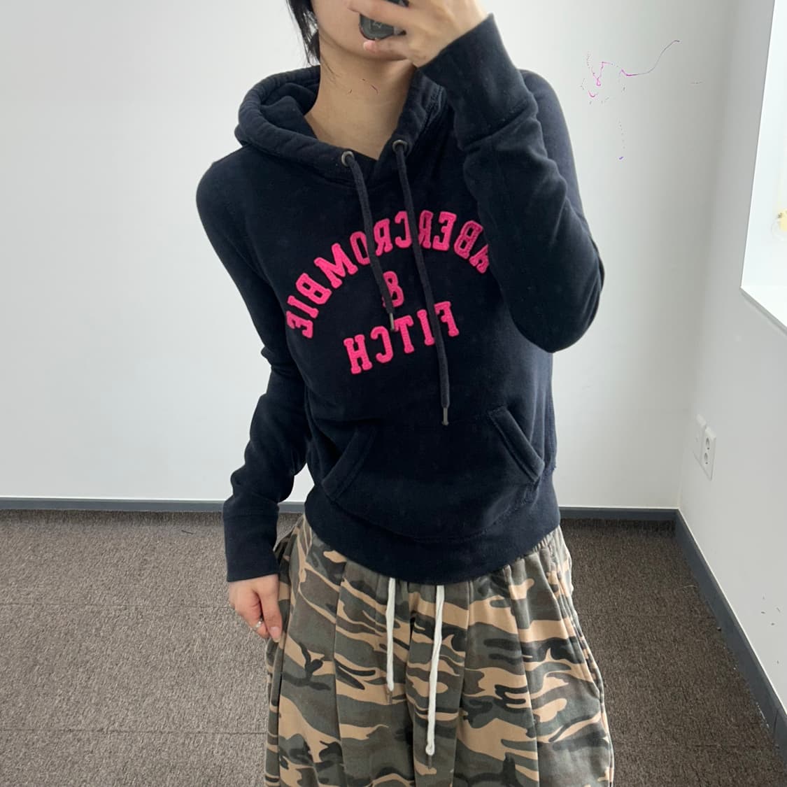 Abercrombie 아베크롬비 핑크 스펠아웃 로고 네이비 후드티 상품이미지2