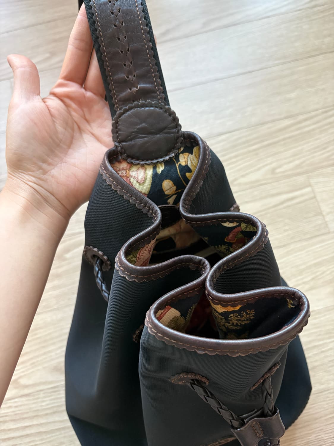 로에베 원숄더 버킷백  상품이미지2