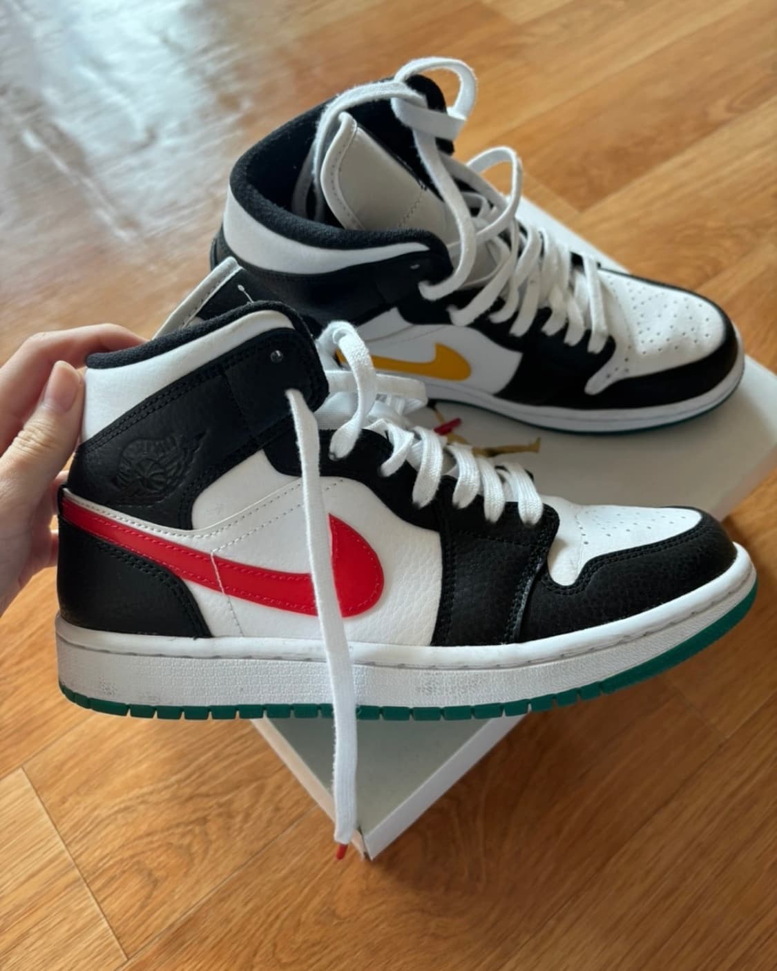 나이키 에어 조던1 미드 240 상품이미지1