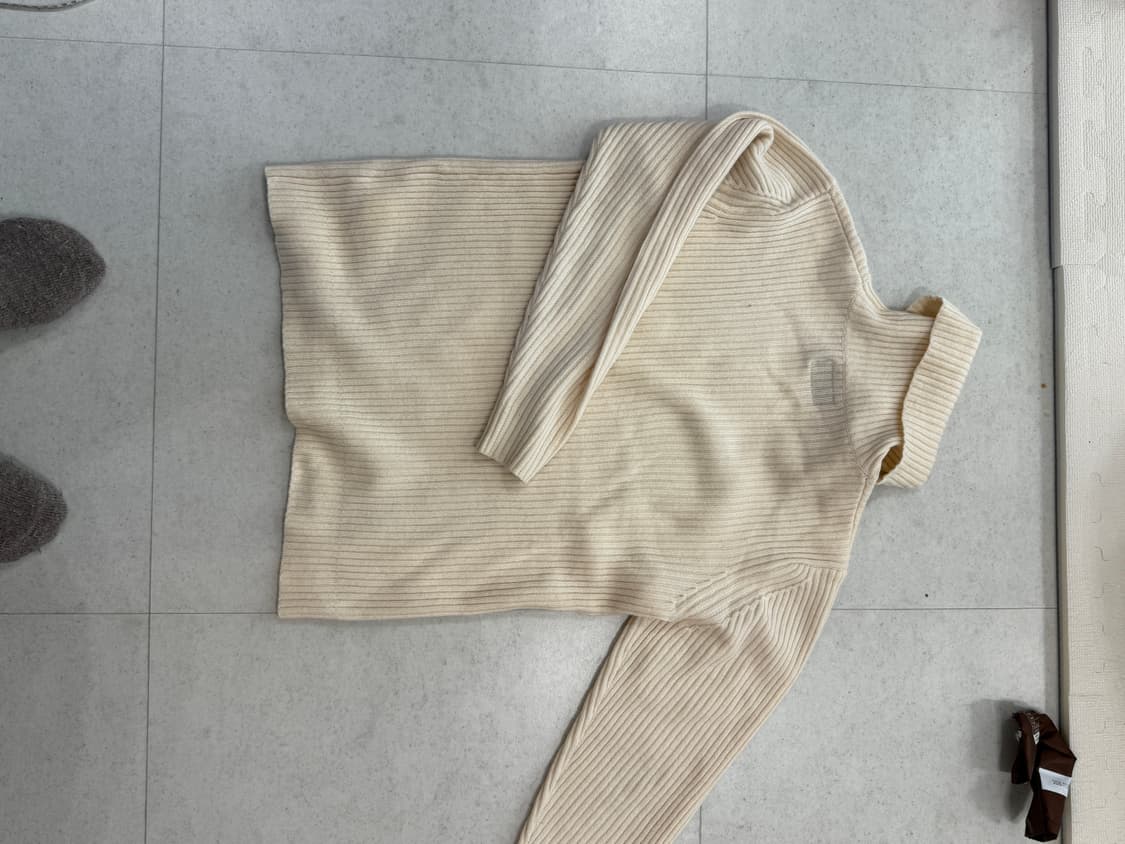 빔즈플러스 터틀넥 니트 상품이미지3