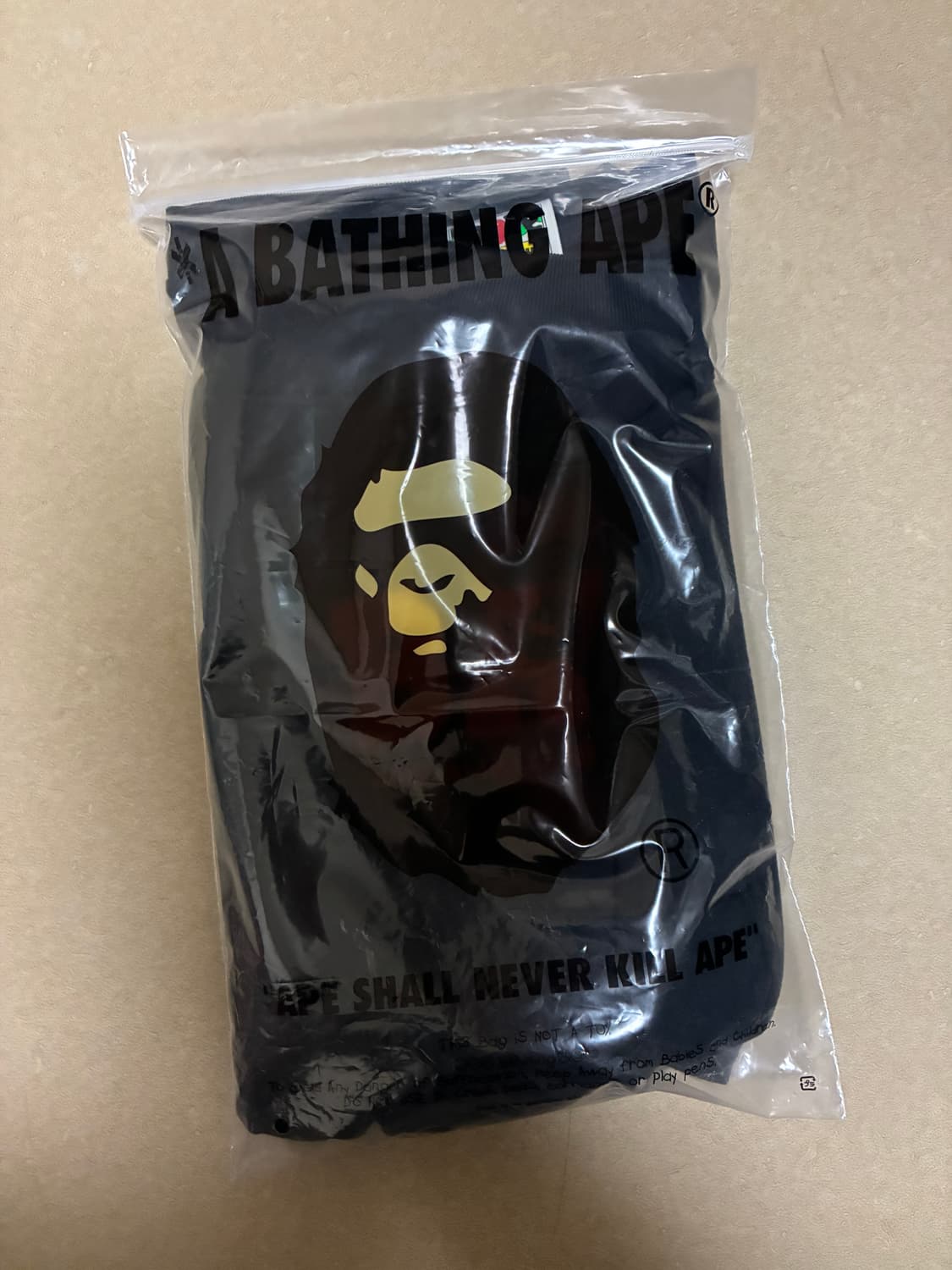 베이프 그래피티 로고 반팔 티셔츠 블랙 상품이미지2