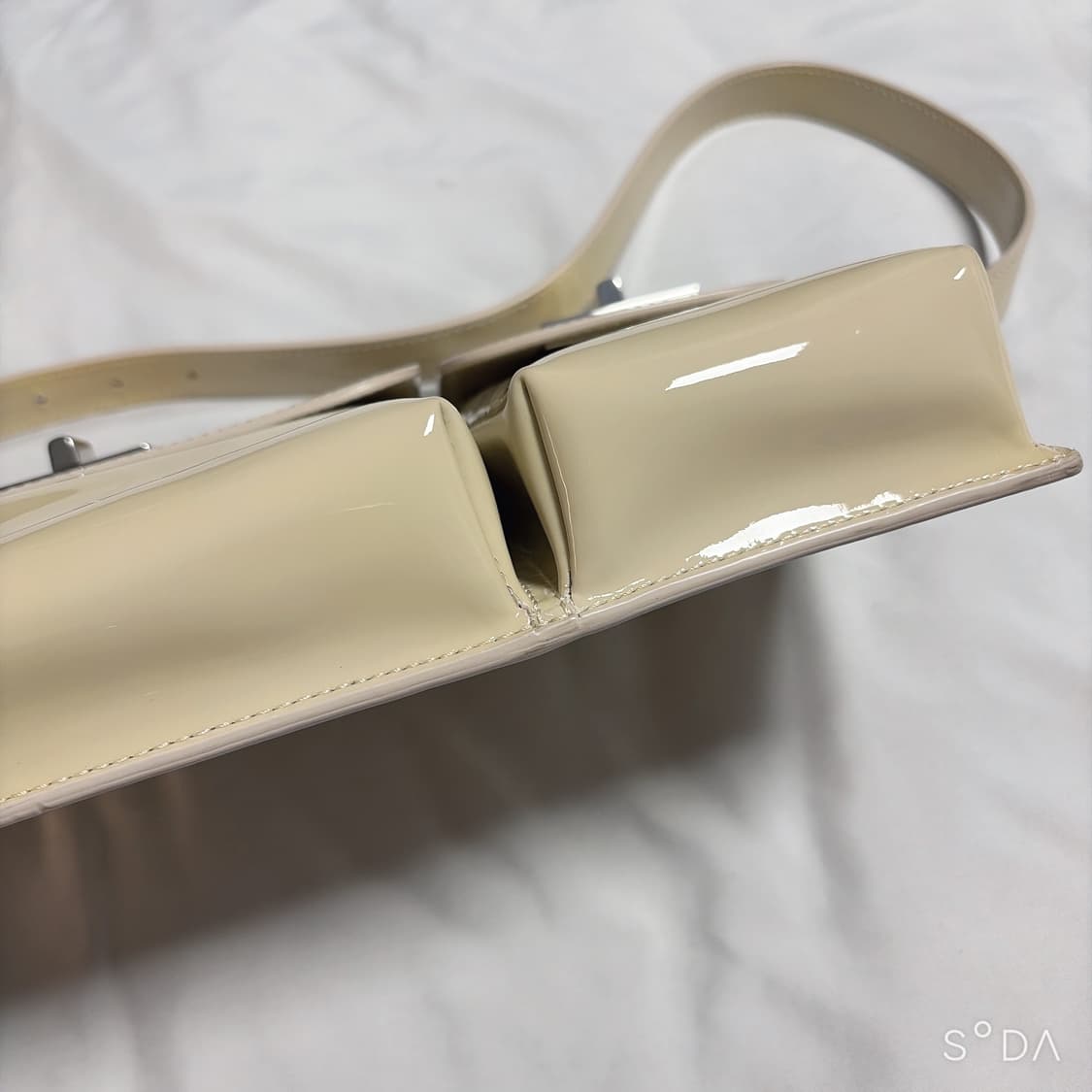 바이파 에나멜 빌리백 크로스백 상품이미지5