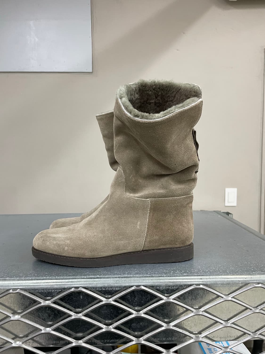 페라가모 스웨이드 롱 부츠 250 상품이미지1