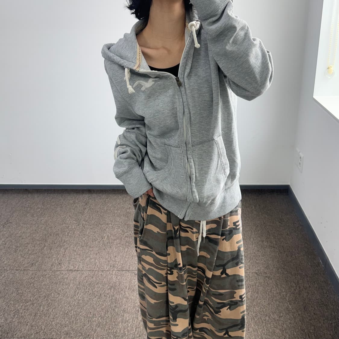 Hollister 홀리스터 사이드로고 그레이 후드집업 상품이미지2