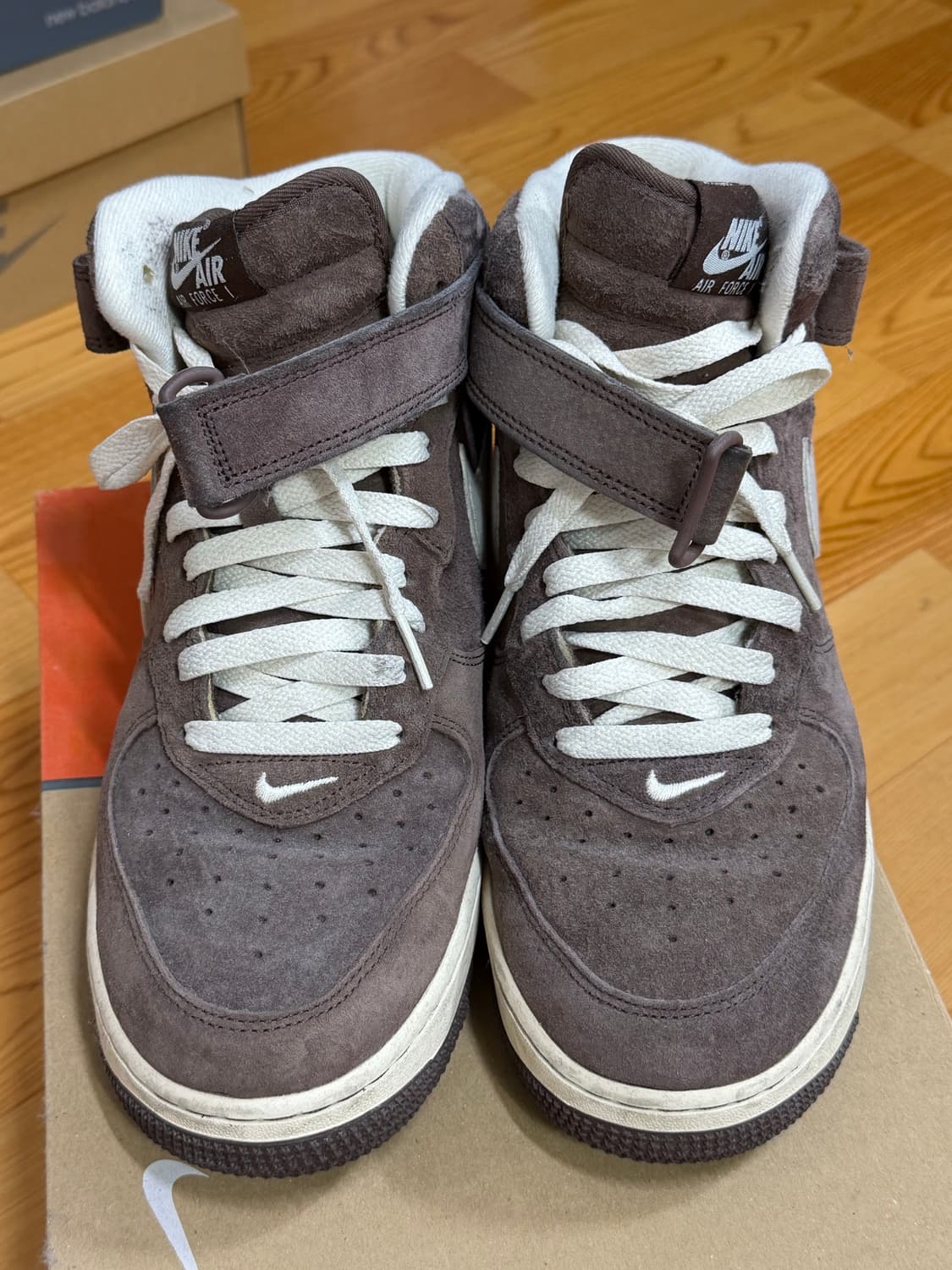 에어포스원 미드 초콜렛 (270) 상품이미지2