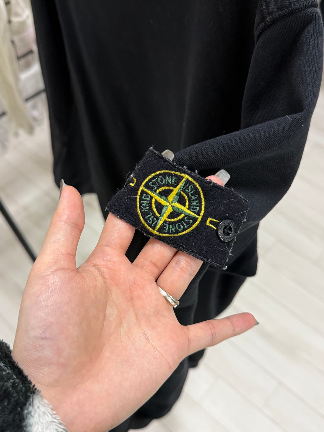 스톤아일랜드 맨투맨 블랙 L 상품이미지2