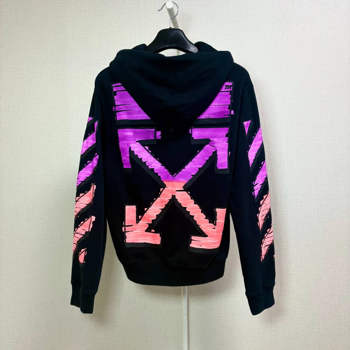 [M] 오프화이트 마커 애로우 후드티 상품이미지1