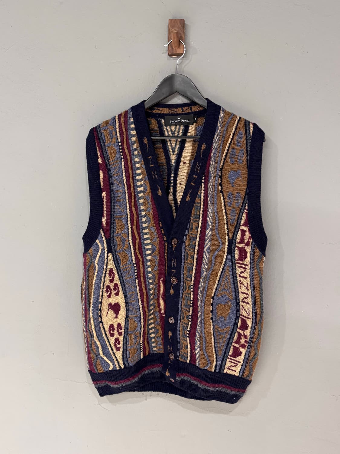 Snowy Peak 3D 케이블 패턴 니트 베스트  상품이미지2