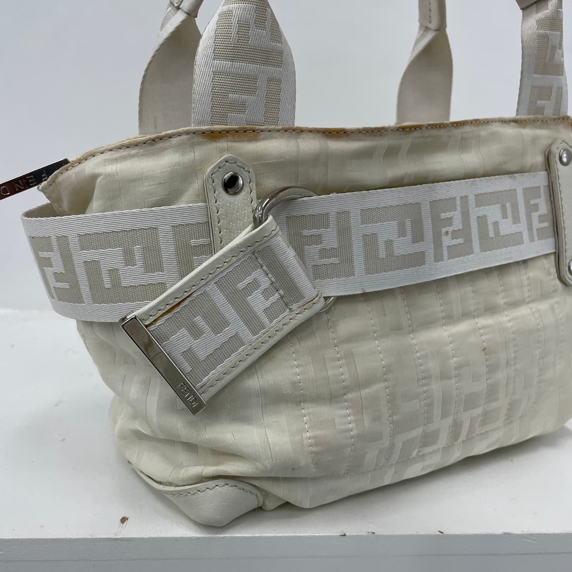 펜디 FF 로고 화이트 나일론 미니 토트백 상품이미지4