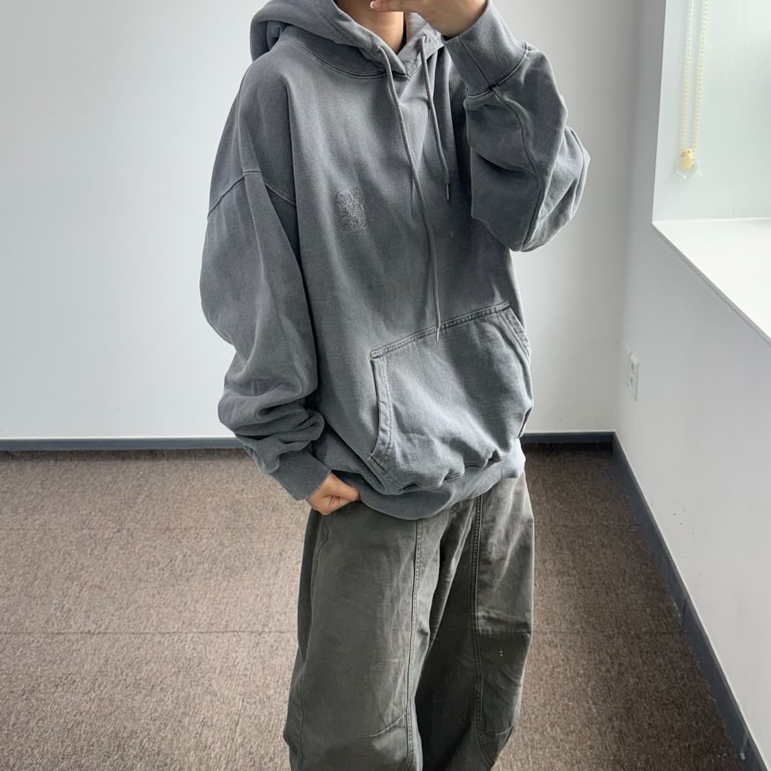 Yeseyesee 예스아이씨 그레이 후드티 상품이미지2