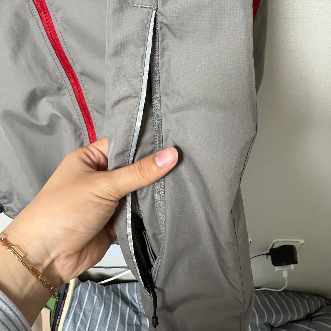 레어) 나이키 올드스쿨 빨회 배색 바람막이 (100 L) 착샷 있음 해 상품이미지7