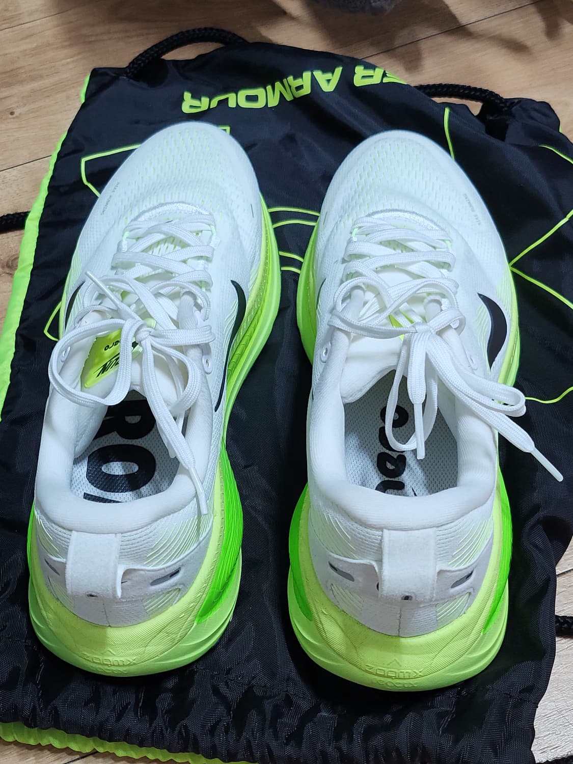 나이키 보메로18 러닝화 270 상품이미지3