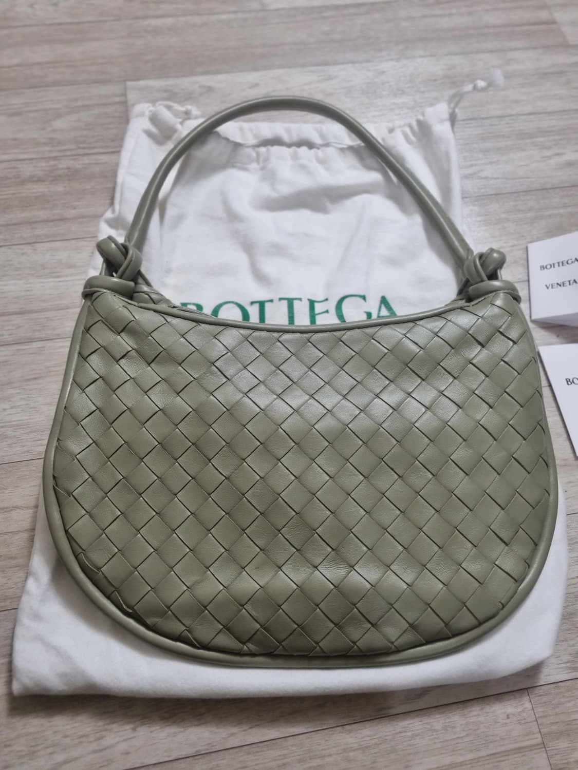 보테가베네타 제멜리 M사이즈 상품이미지4