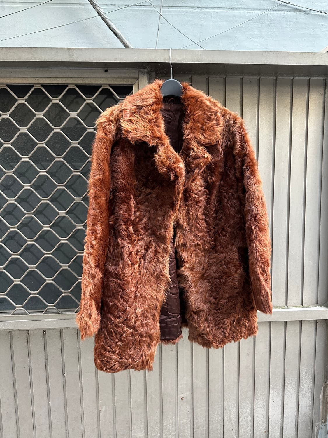 Brown curly fur jacket 상품이미지1