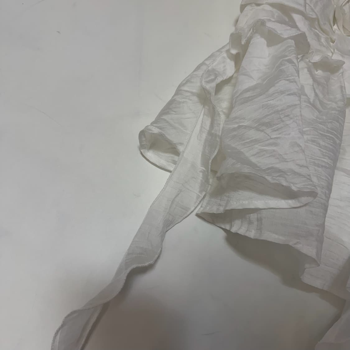 새상품 여자 코사지 쉬폰 끈조절 나시 (아이보리) 상품이미지3