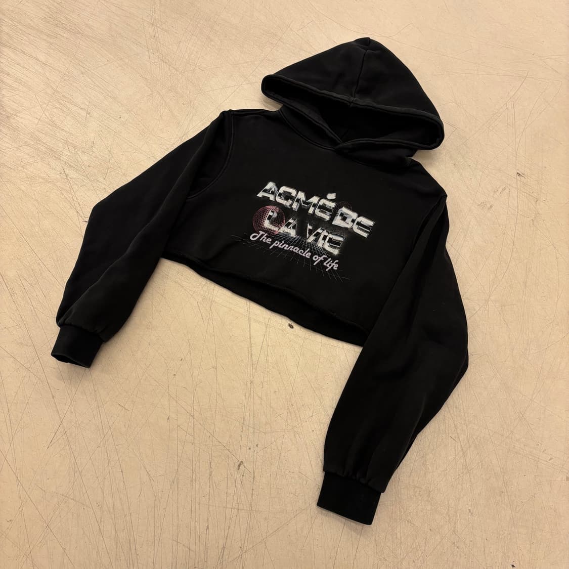 아크메드라비 빅로고 크롭 후드티 상품이미지1