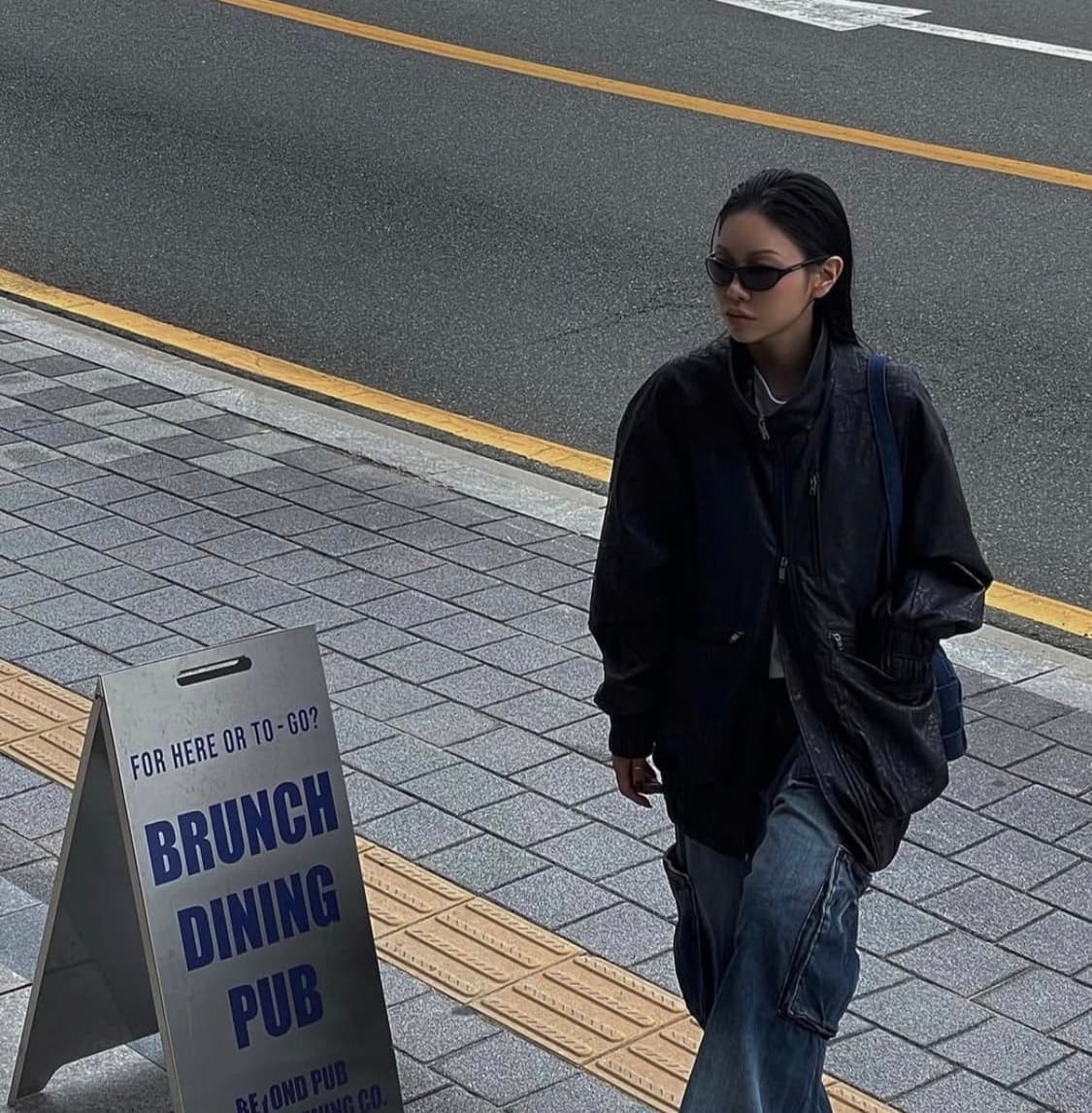 트리밍버드 하이넥 크랙 레더 블루종 블랙 상품이미지4