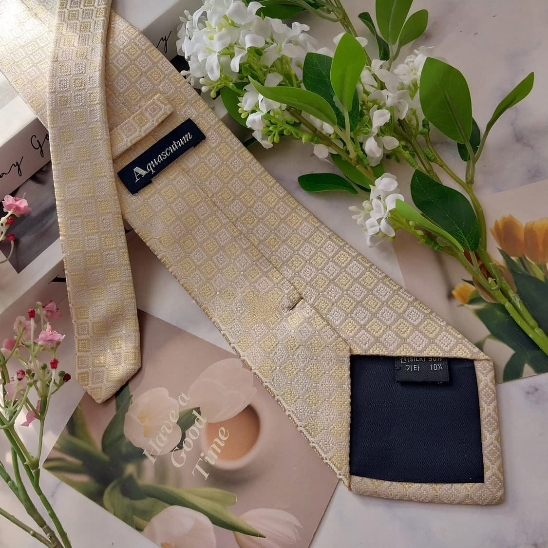 아쿠아스큐텀 실크 옐로우 패턴 넥타이 9.3cm A+등급 K2073
 상품이미지5