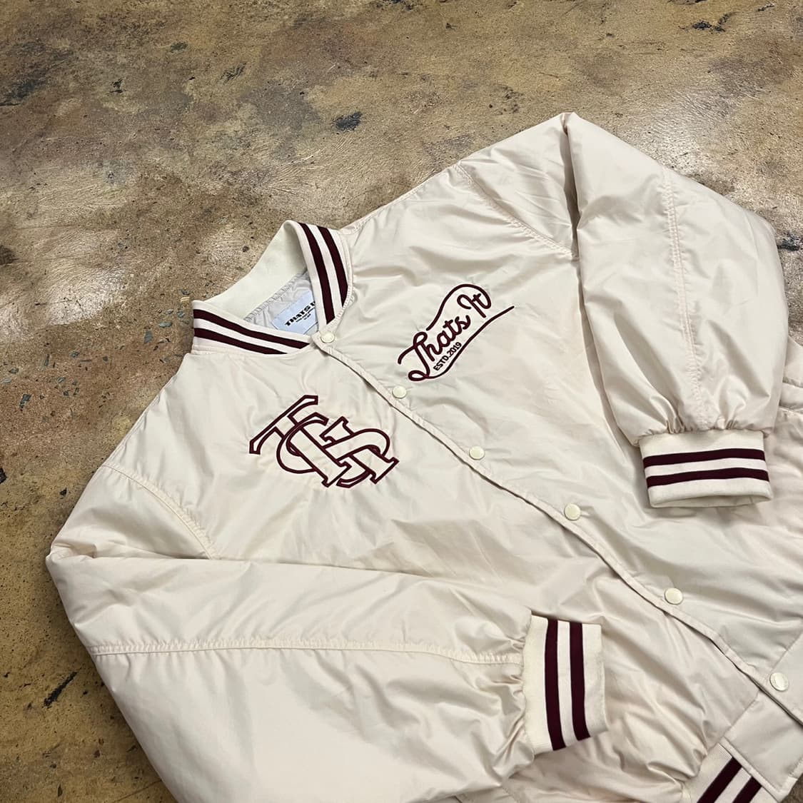 THATS IT 크림 바시티 점퍼  상품이미지1