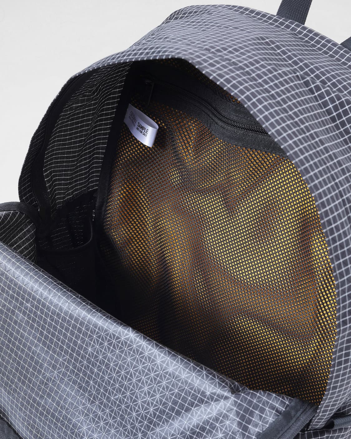 [FREE] 세단올퍼포즈 그리드 백팩 챠콜​ 상품이미지4
