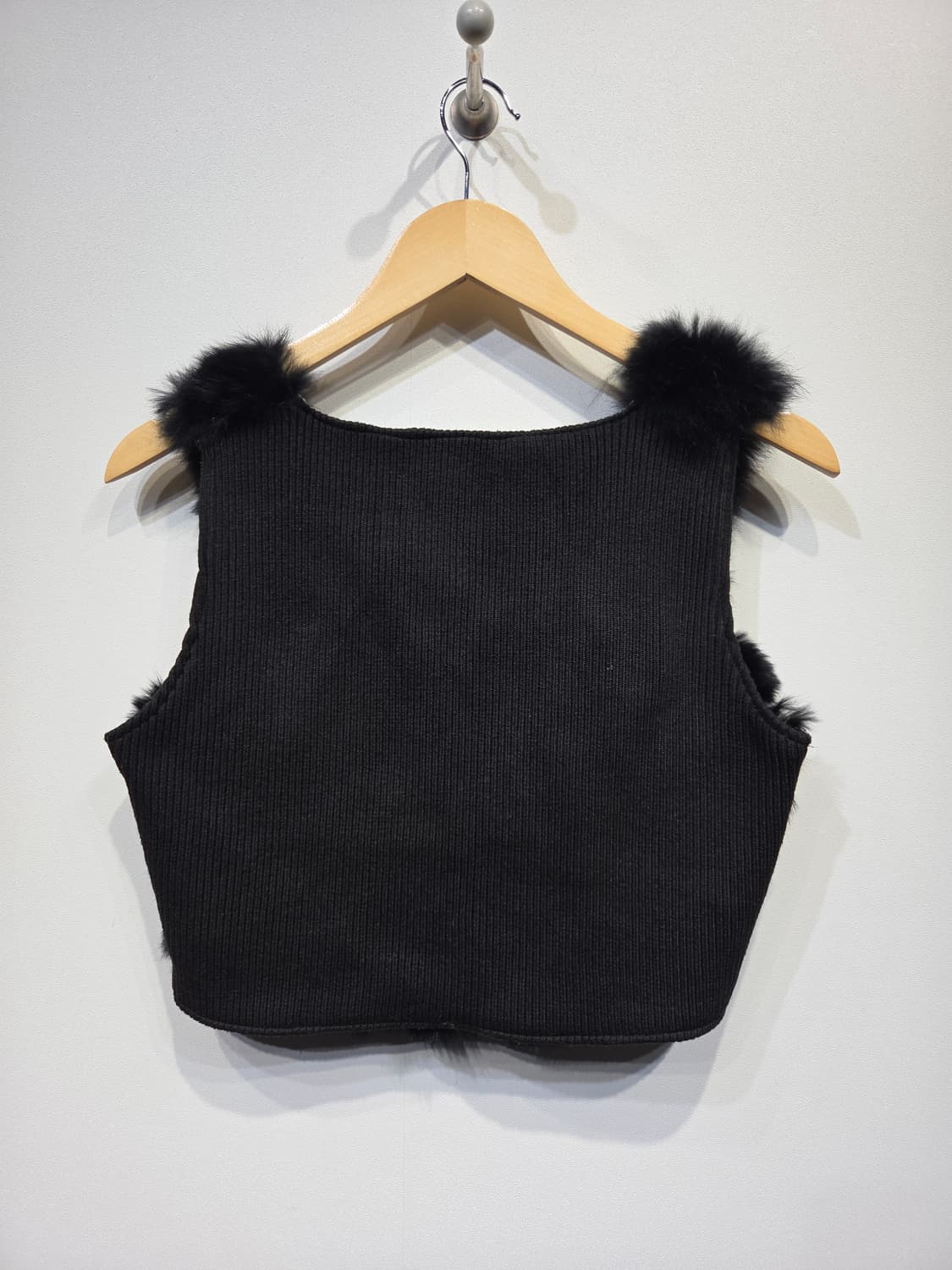 르샵 블랙(LeShop BLACK) 래빗퍼 니트 배색 베스트 상품이미지3