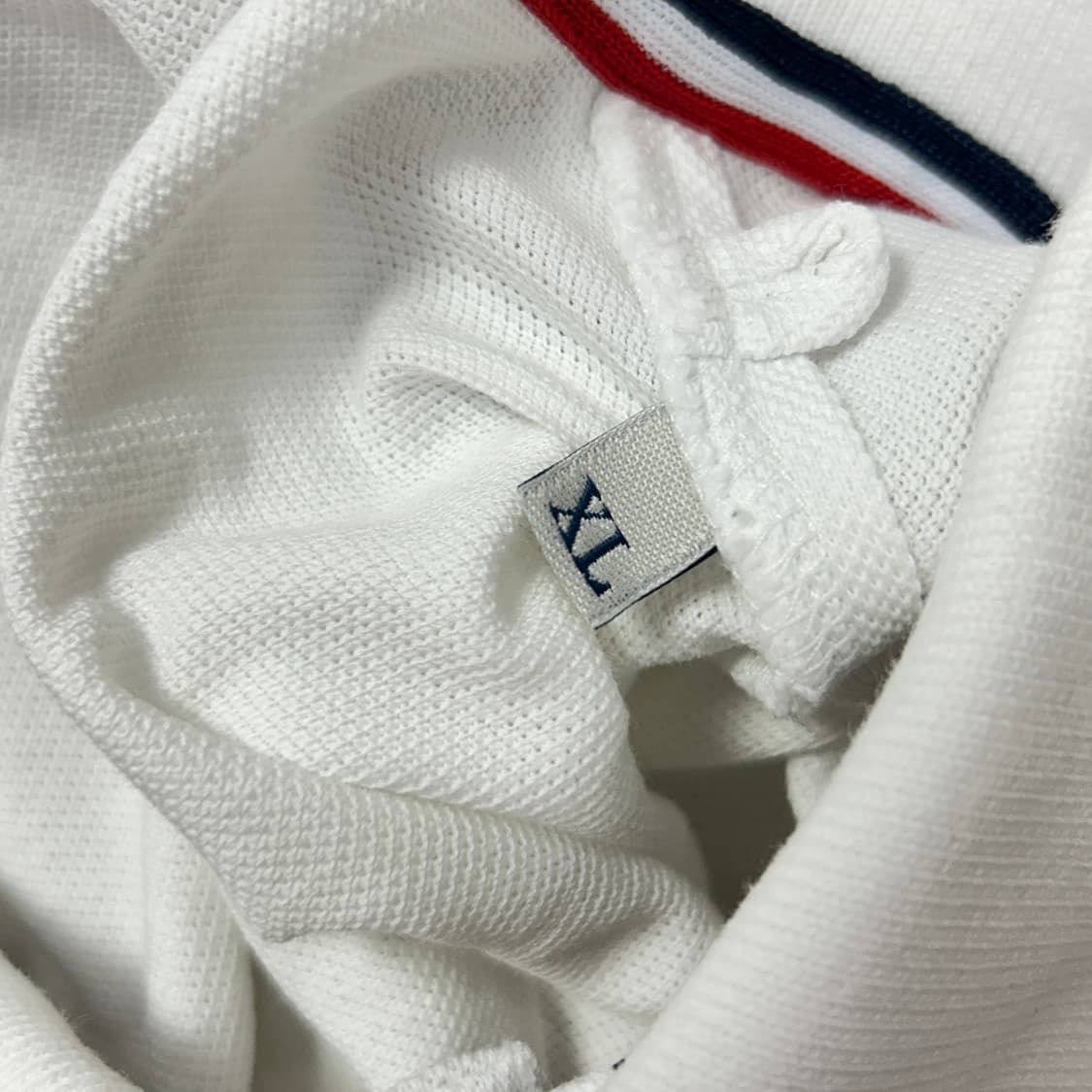 몽클레어 패치로고 화이트 카라티(XL) 상품이미지3