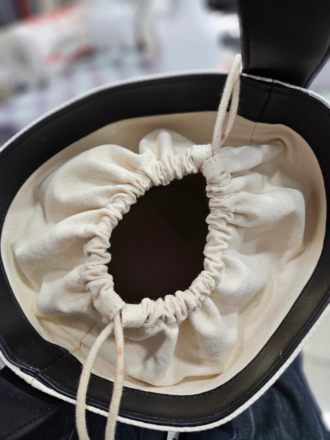 브이벤치 아이보리 버킷백 토트백  상품이미지5