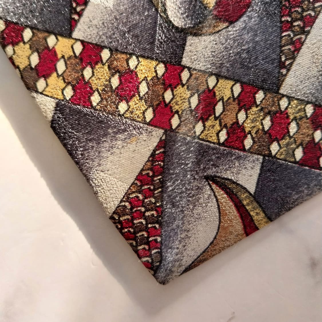 발망 실크 그레이&와인 아트 패턴 넥타이 9.5cm A등급 K1500
 상품이미지10