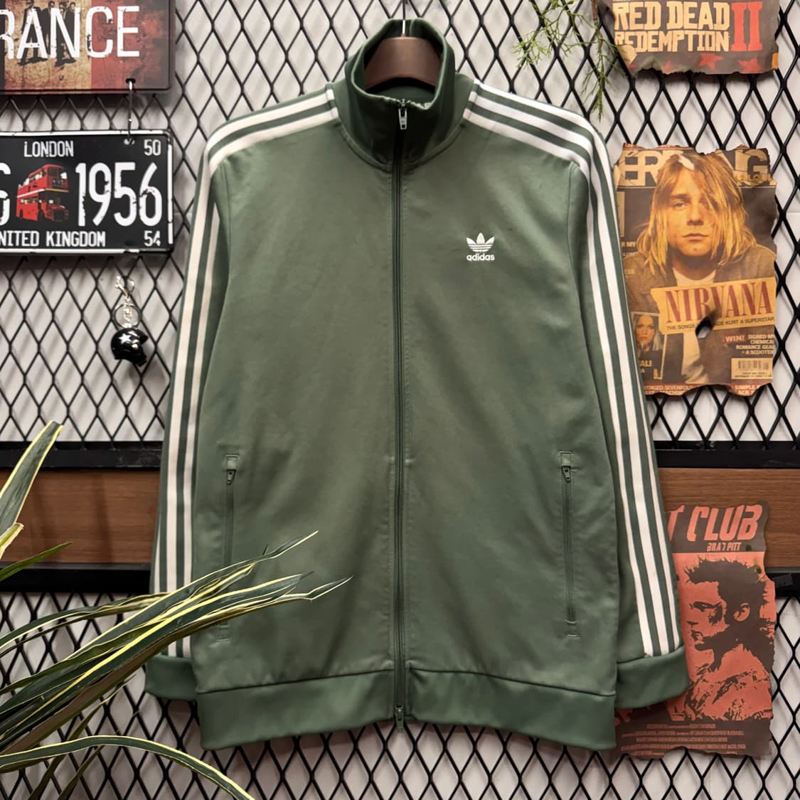 아디다스 오리지널 투웨이 트랙자켓 전면 로고 포인트 카키그린 상품이미지1
