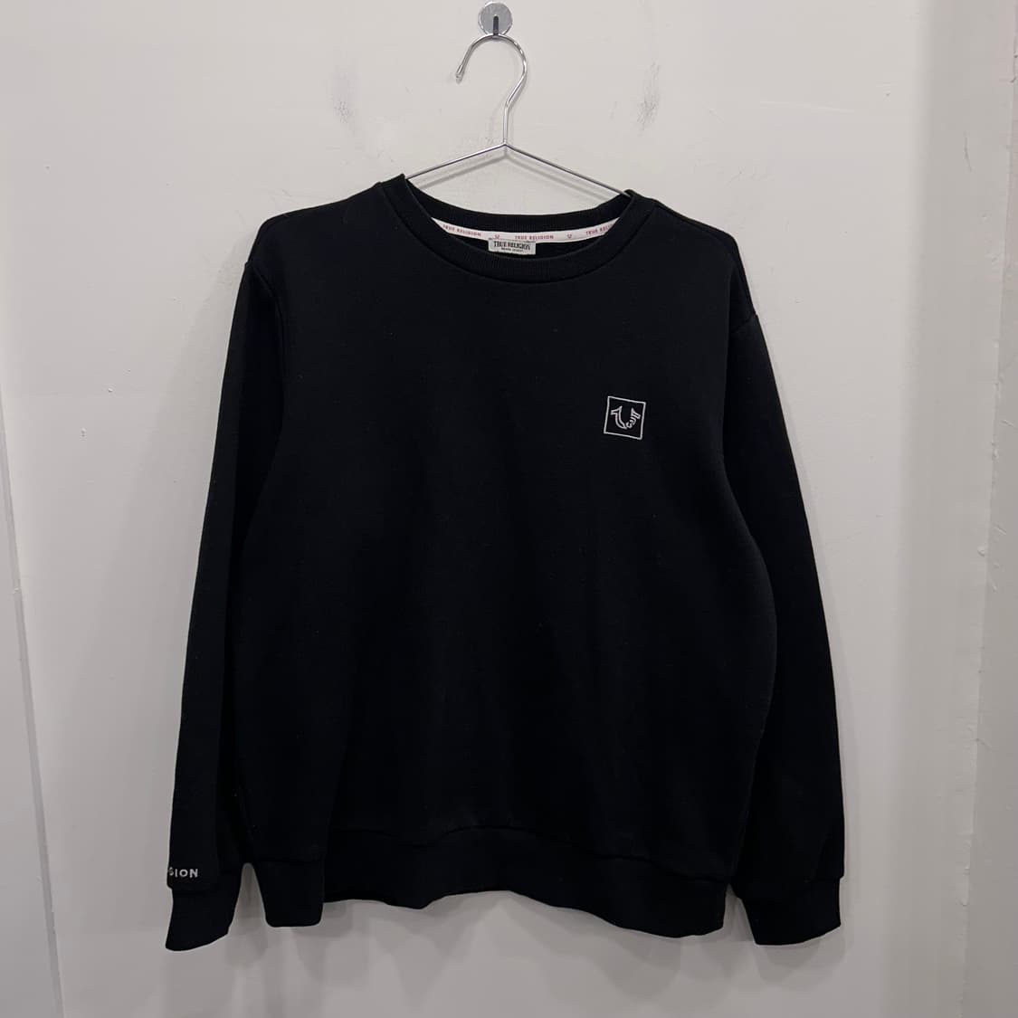 트루릴리젼 말발굽 자수로고 슬림핏 맨투맨 상품이미지2