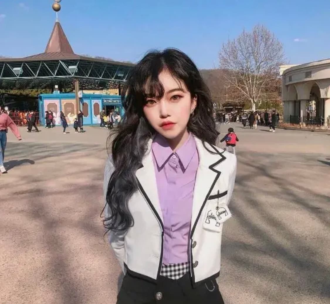 체리퀴리 화이트자켓 판매 합니다. 상품이미지1