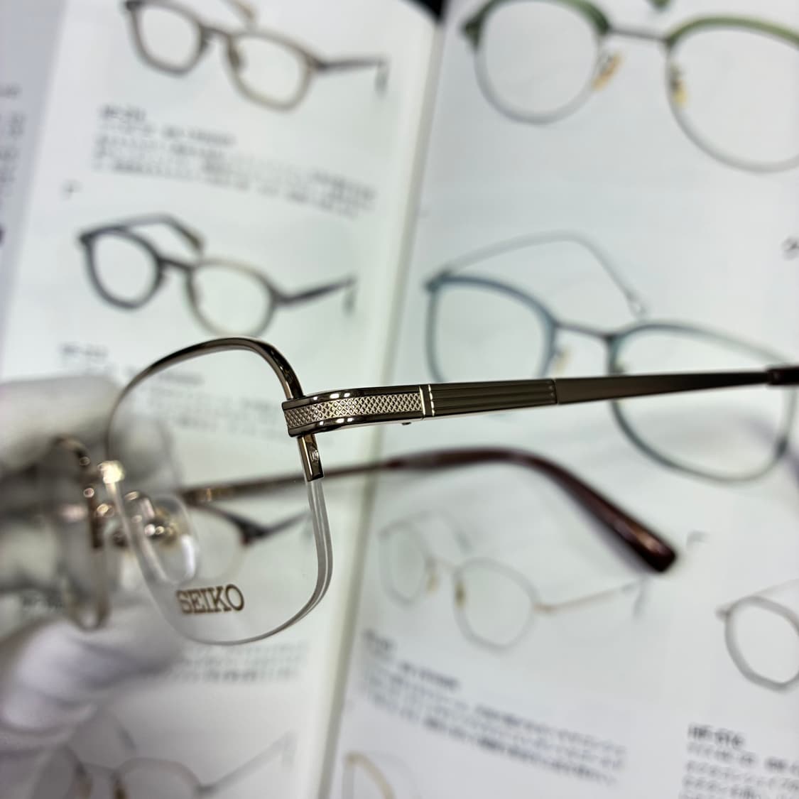 SEIKO 세이코 반무테 티타늄 골드 일본 안경 상품이미지3