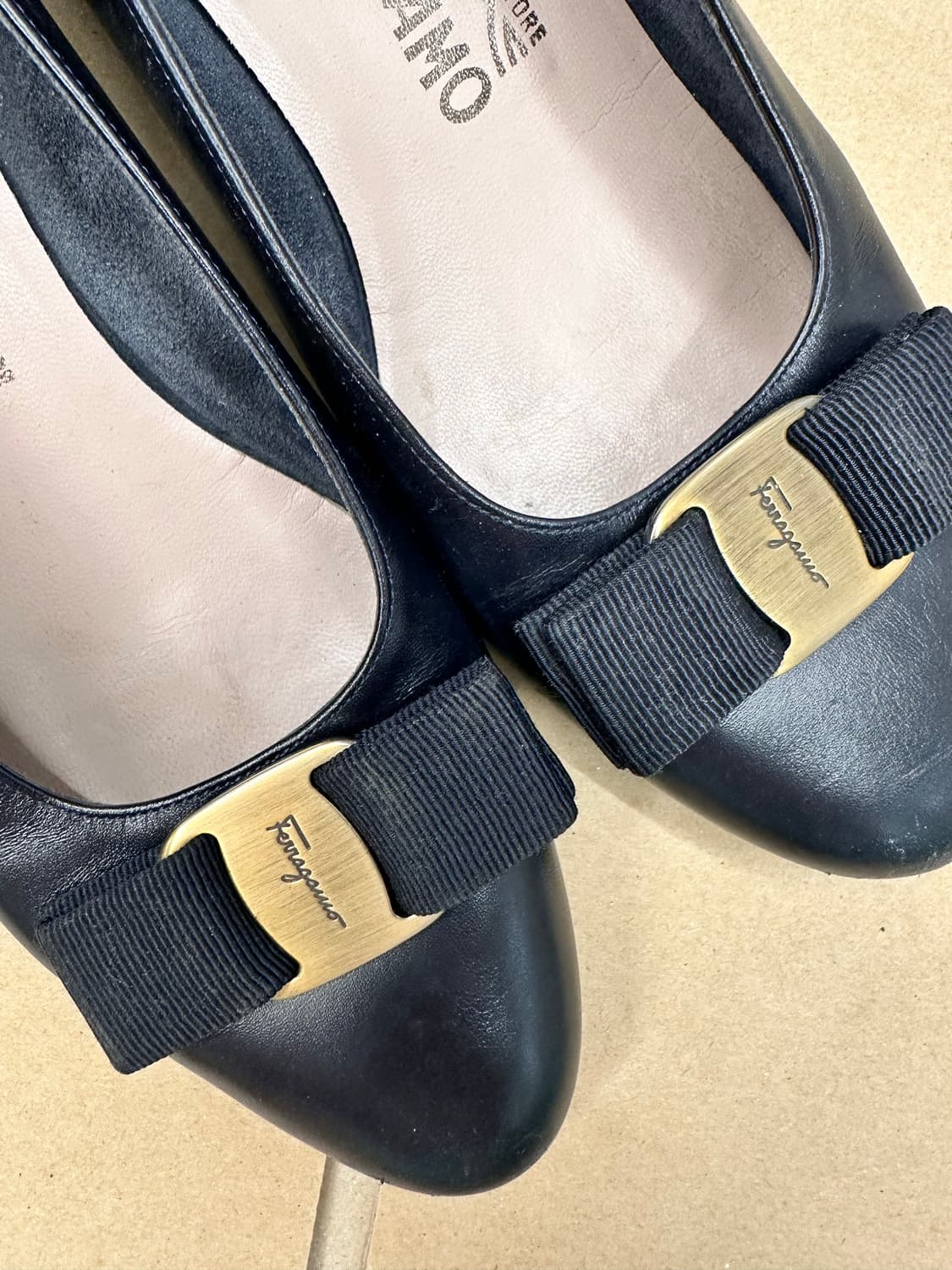 페라가모 네이비 리본 플랫슈즈 상품이미지4