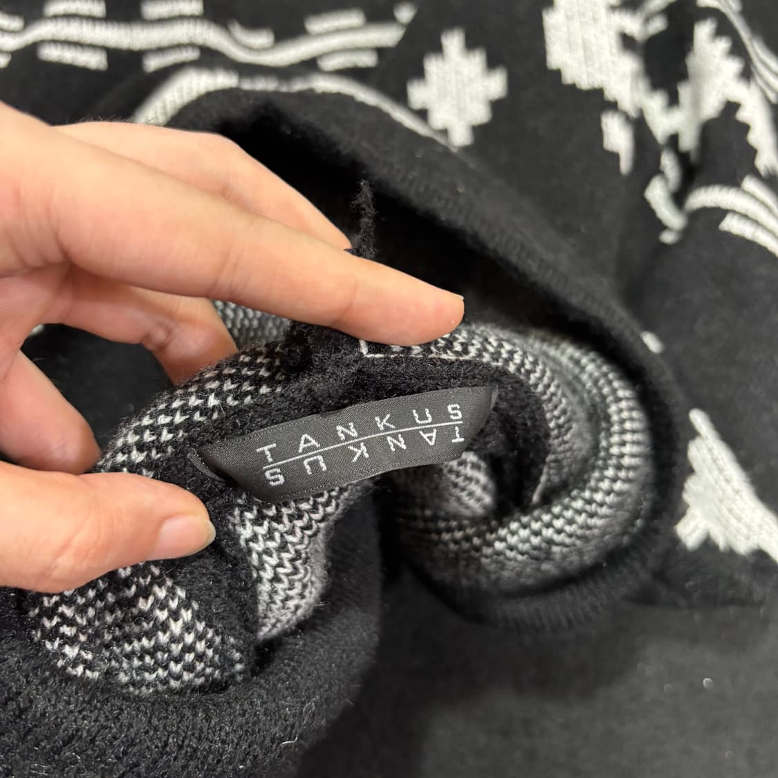 우먼FREE TANKUS 블랙 자카드 니트 후드집업 상품이미지3