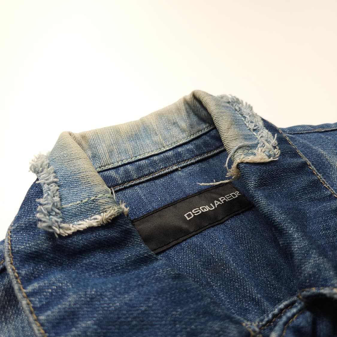 00s 디스퀘어드 빅로고 디테일 워싱 데님 트러커 자켓 (L)

-가격  상품이미지8