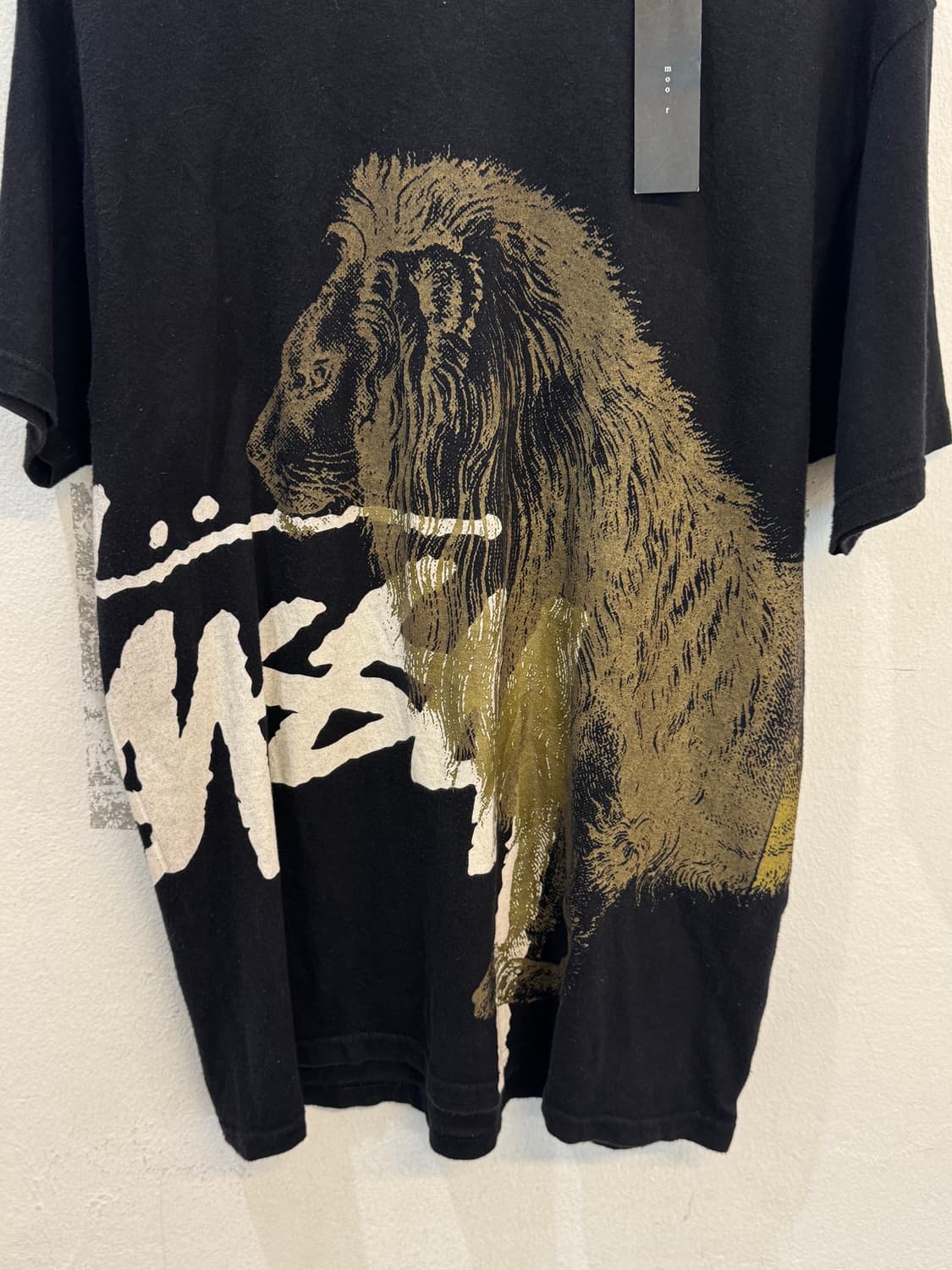 Stussy Gold Lion Black T-Shirt 상품이미지3