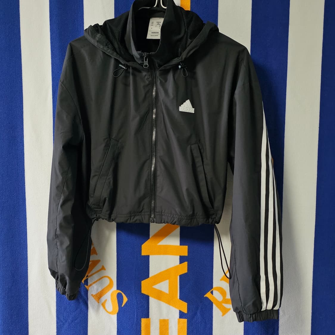 아디다스 삼선 크롭 후드 바람막이 블랙 상품이미지2