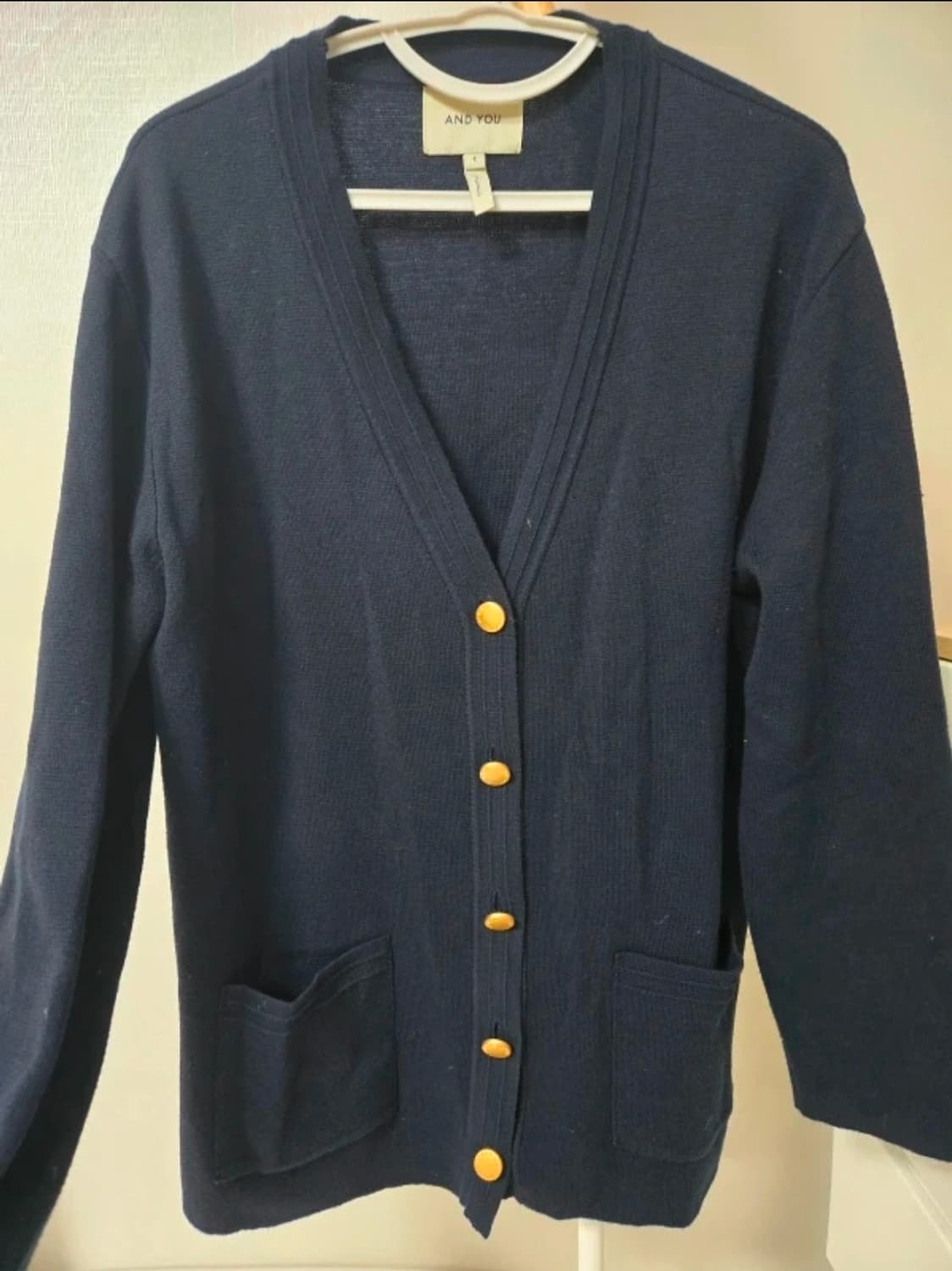 ANDYOU 앤유 HALAWA 브이넥 가디건 네이비 상품이미지4