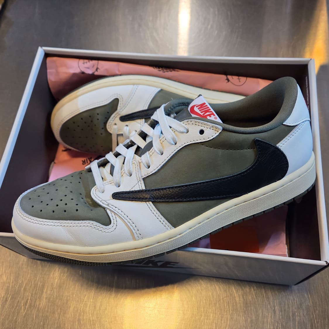 나이키 X 트래비스 스캇 조던1 로우 OG SP 리버스 올리브 (265) 상품이미지1