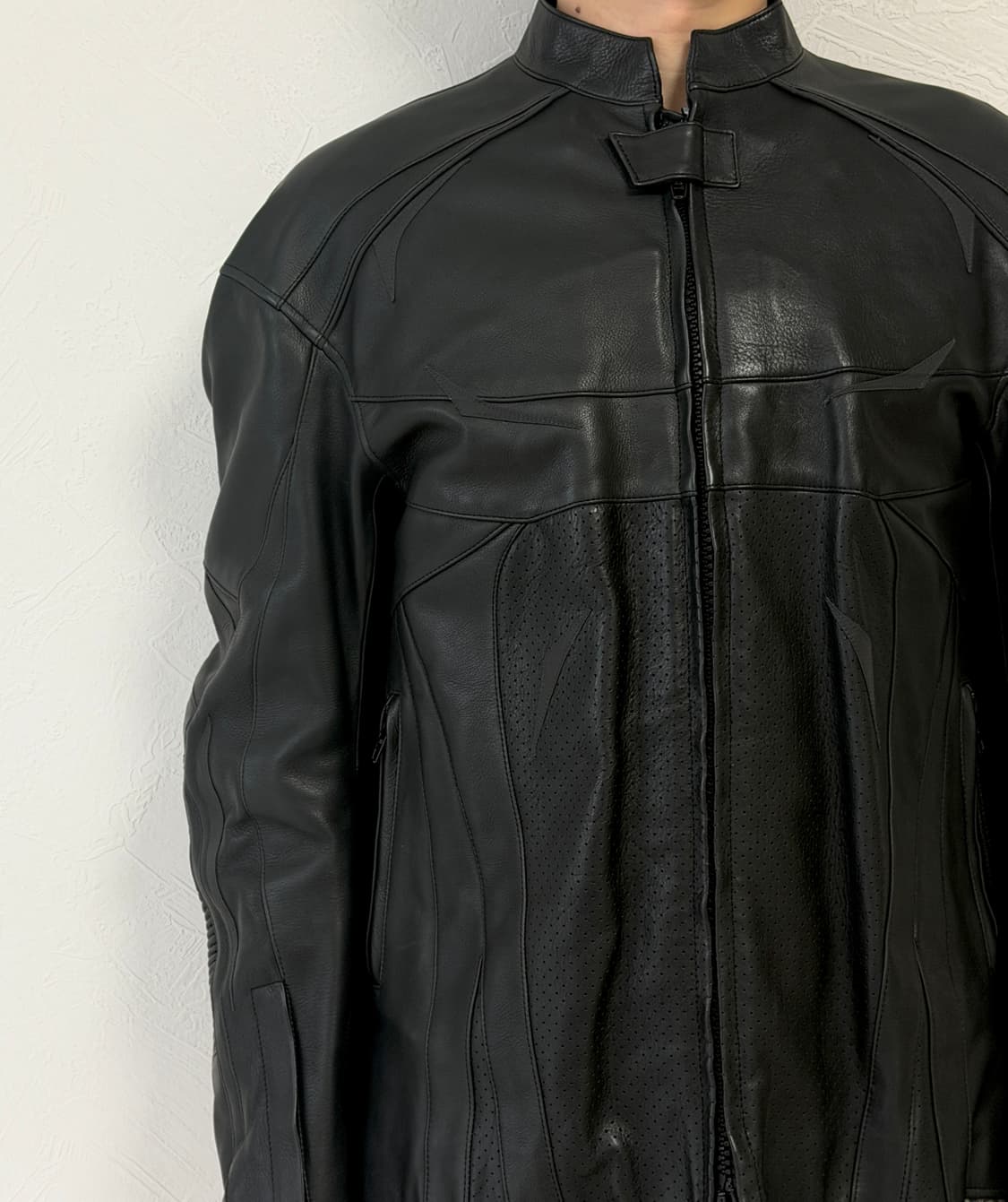 발렌시아가 23FW 인플레이터블 레더 자켓 상품이미지5