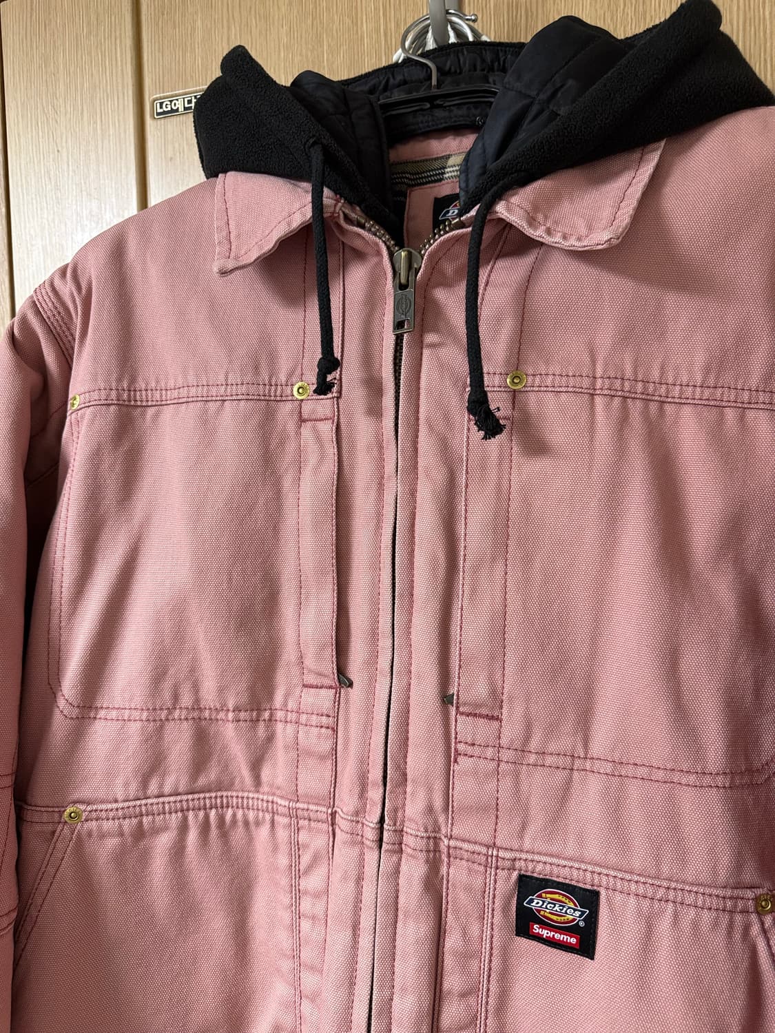 [M]슈프림 x 디키즈 후드 워크 자켓 핑크 - 24FW 상품이미지4